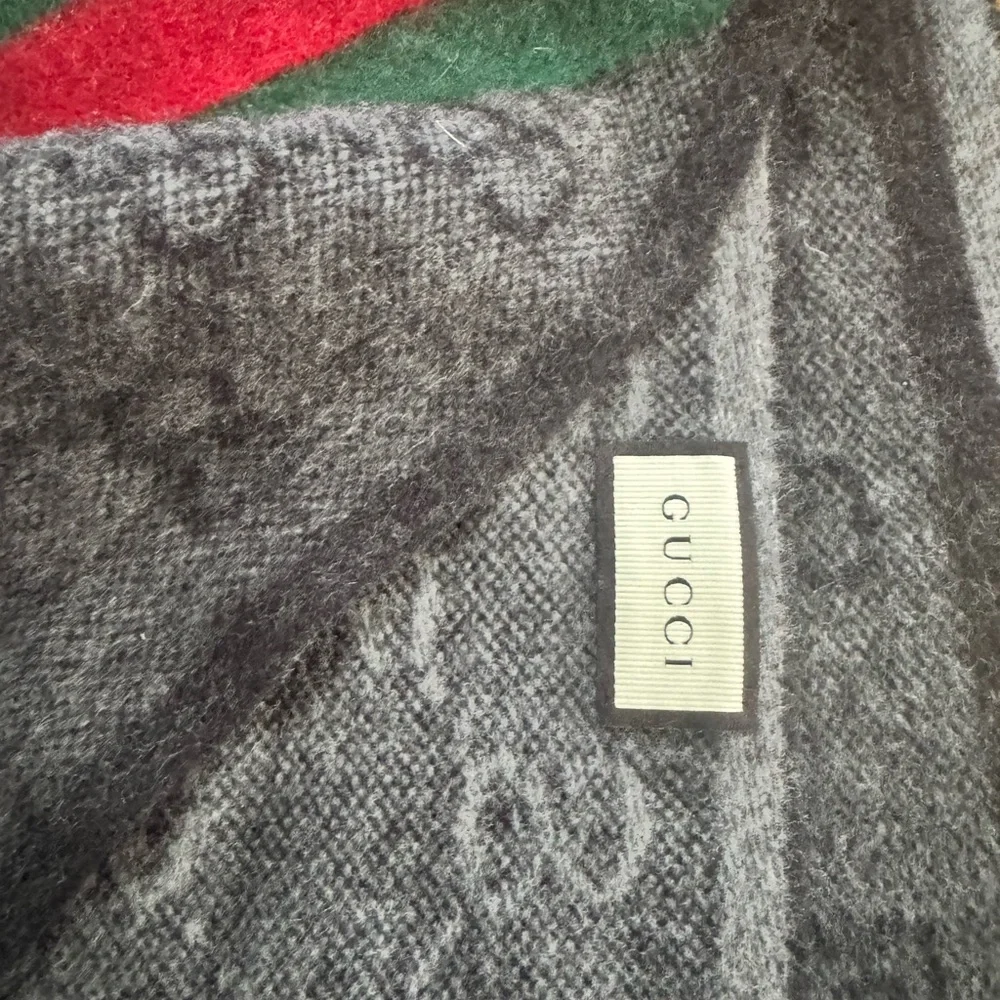 Gucci Dark Gray black nikky Lana Scarf Red and Green stripe Wrap winter luxury - Picture 4 of 7